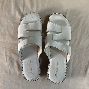 Naturalizer White Leather Sandals Size 8.5 - New with Tags, Minor Wear!